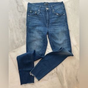 Mother The Looker ankle fray squeeze it